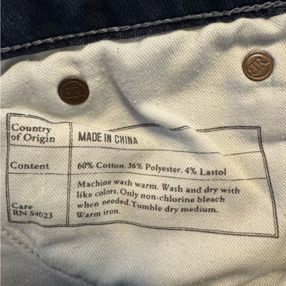 Curvy Boot Jeans - Picture 9 of 10